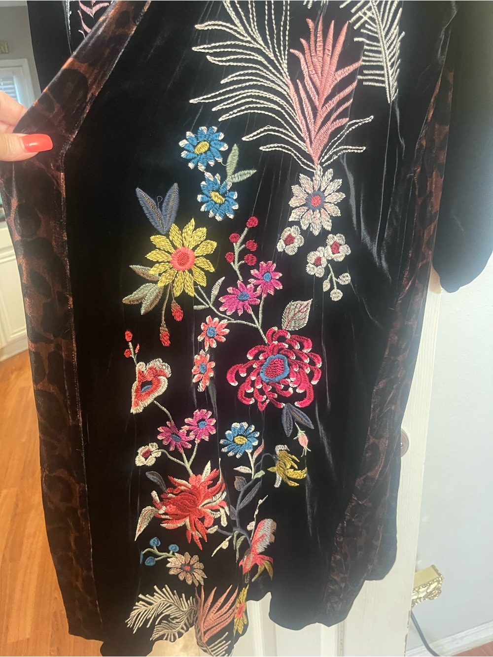 Johnny Was Black Velvet Embroidered Floral duster, and matching leggings size 1X - Picture 2 of 5
